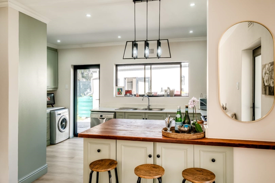 4 Bedroom Property for Sale in Kirstenhof Western Cape